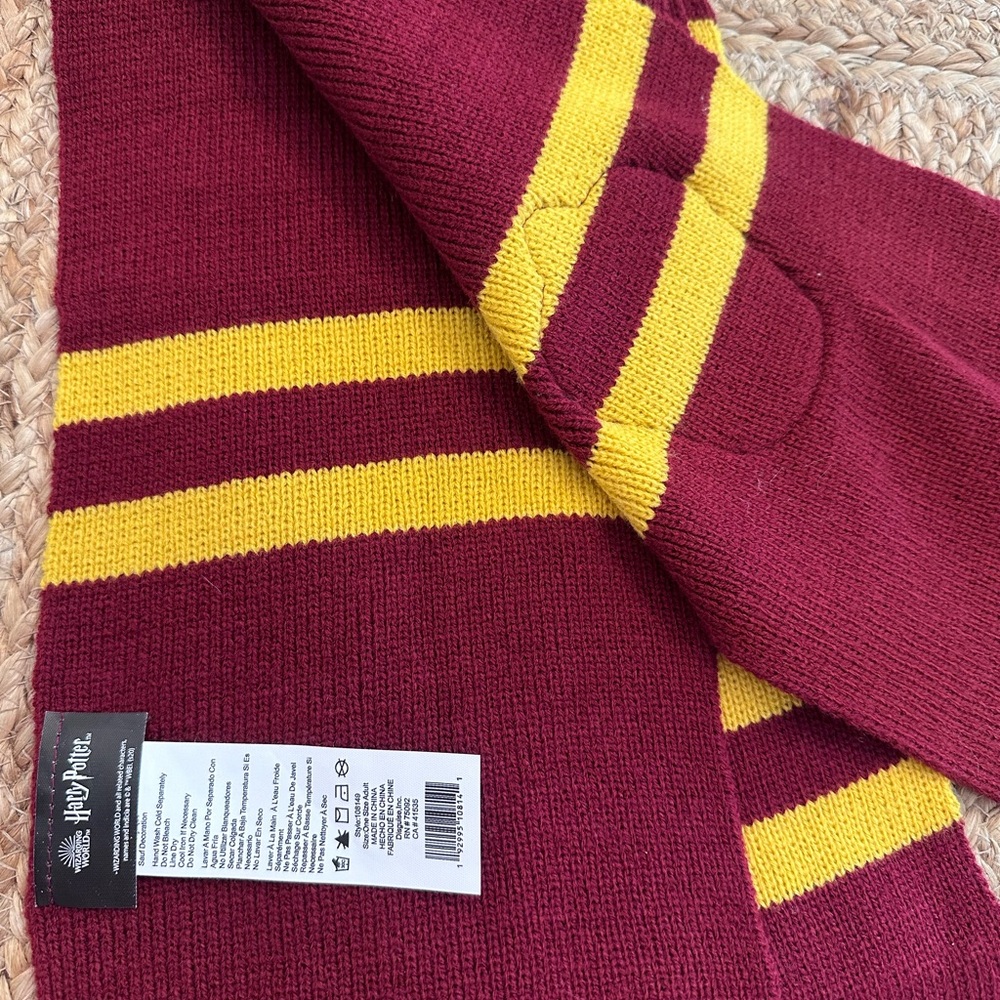 Wizarding World Harry Potter House Gryffindor Knit Scarf Wrap L23.5" X W7.5"